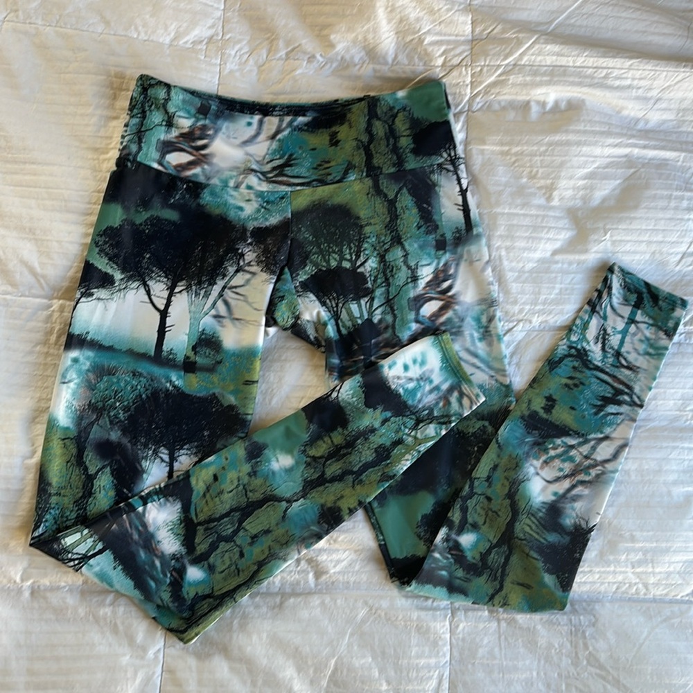 Onzie long legging, Size XS, forest themed
